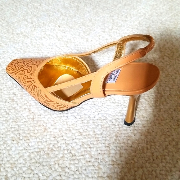 Timothy HitsmanCamelGold Pattern,OpenBack, Pump/heel.New in box. 3" heel… - Picture 5 of 8